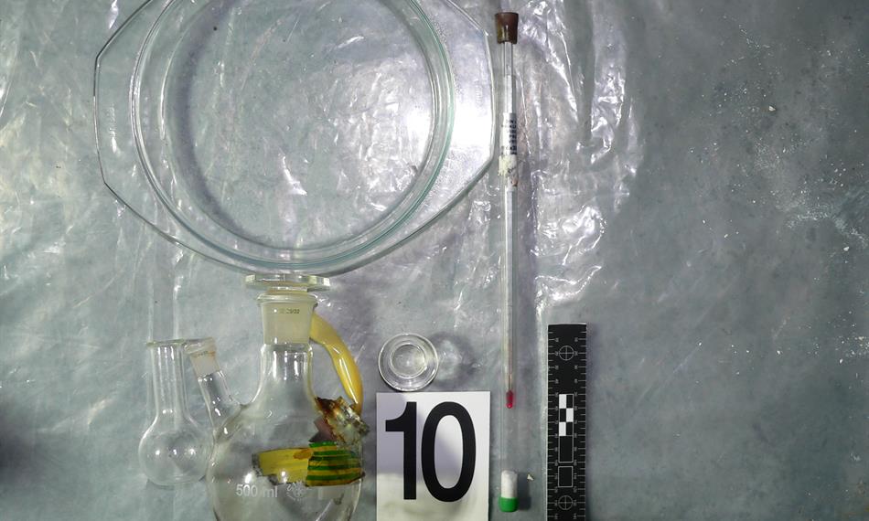 2014-3-18-103laboratorní sklo.JPG